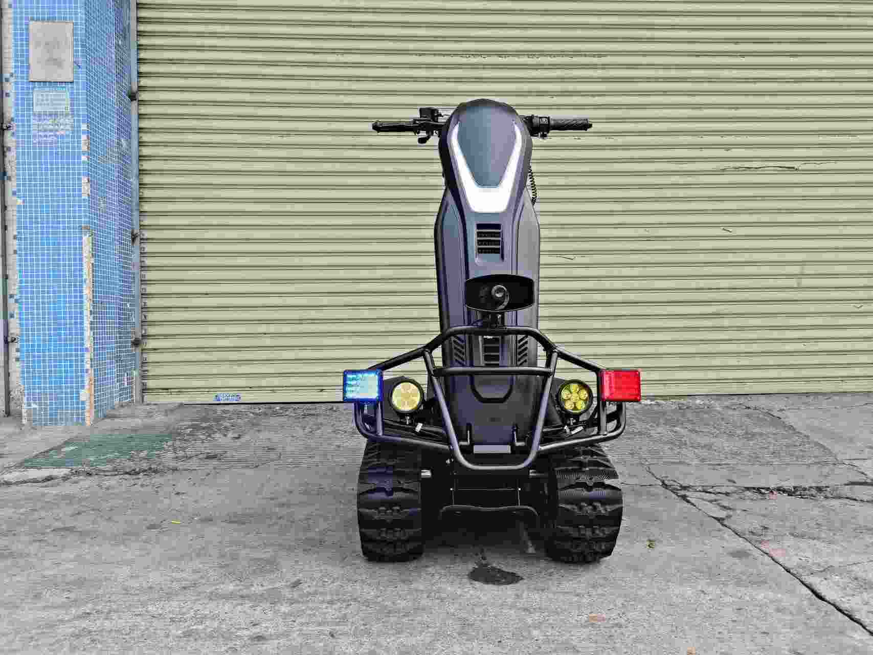Innovatives All-Terrain-Fahrzeug, das als neues Polizeistromwerkzeug vorgestellt wurde