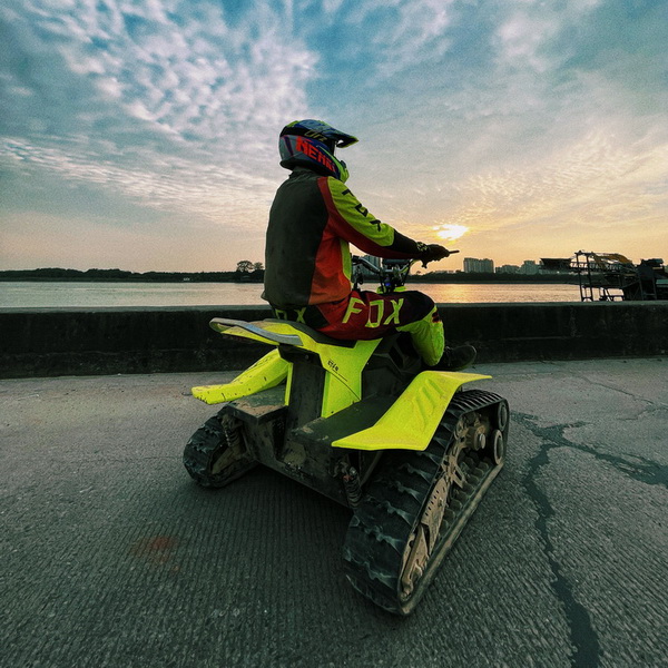 Drehmomentstarkes 72-V-Elektro-ATV mit Doppelketten und Doppelmotoren für extreme Bedingungen